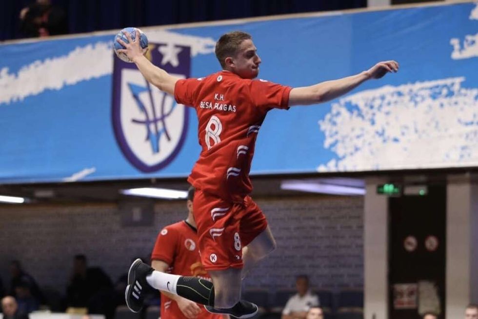 8FDB8F96 BA3C 4AE7 954C 3DC4DA21CD2F 1