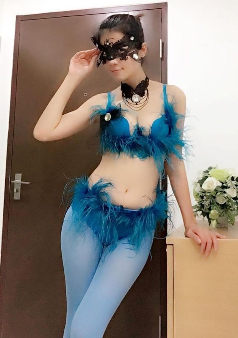 Qollari bilan eshak yirtib porno