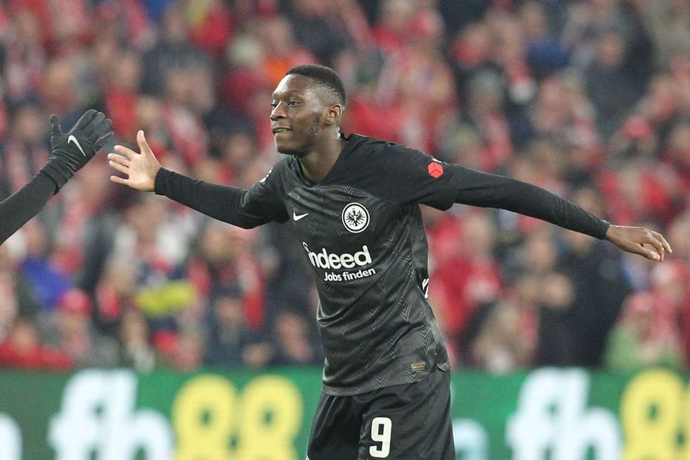 900d065 5724040 01 06