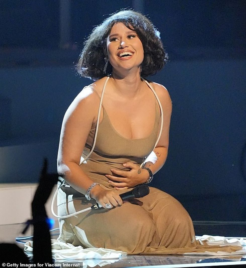 91920425 14066867 As the audience applauded she appeared overcome by the moment m 34 1731287505486