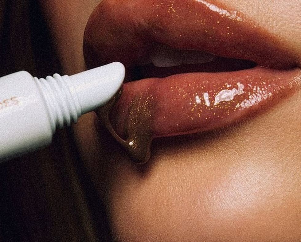 92134587 14089585 The shoot also serves as a plug for her latest product drop a li a 54 1731732199416