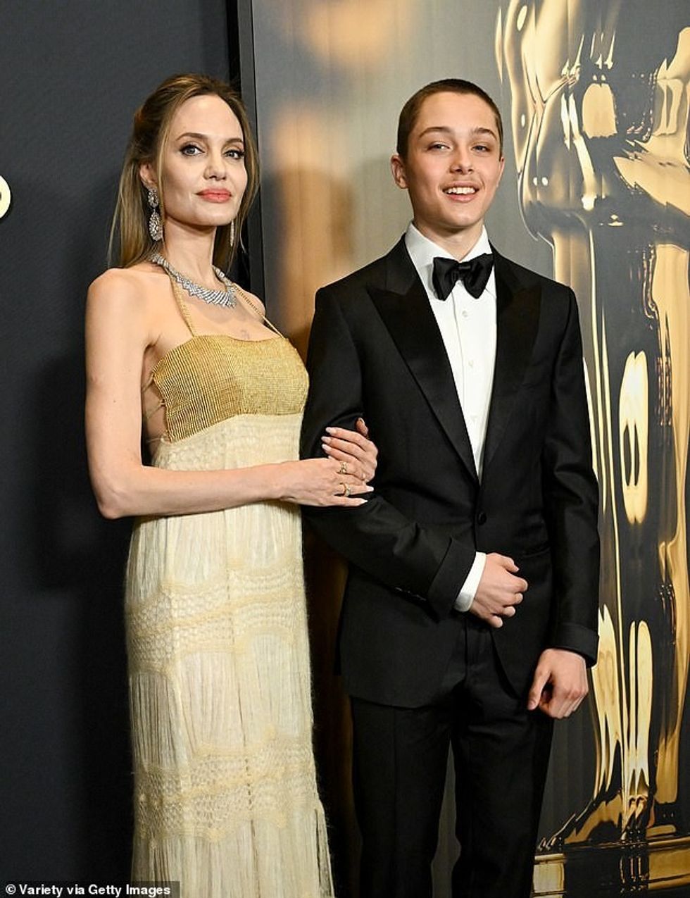 92180167 14094813 The Oscar winning actress 48 and her handsome 16 year old son wh a 78 1731918154554