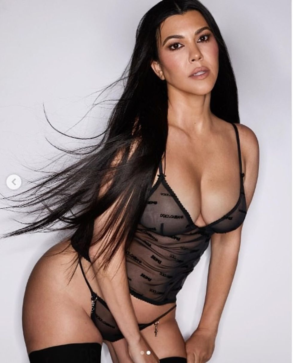 92304155 14107387 Kourtney Kardashian has looked sensational opposite her sister K a 116 1732143539813