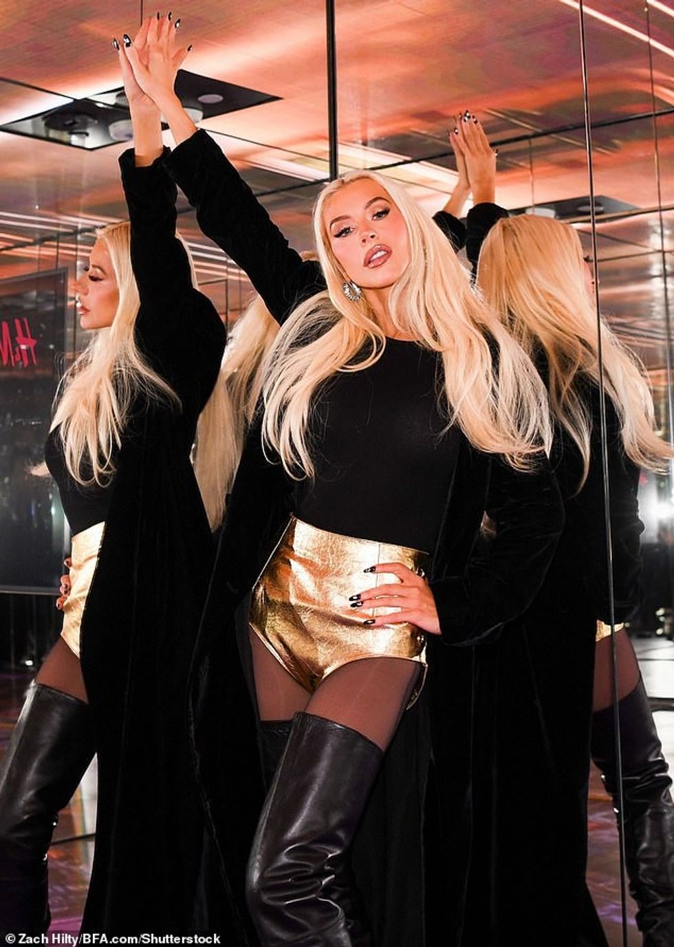 92348139 14111975 The star who has been embroiled in Ozempic rumors flaunted her t a 69 1732240214168