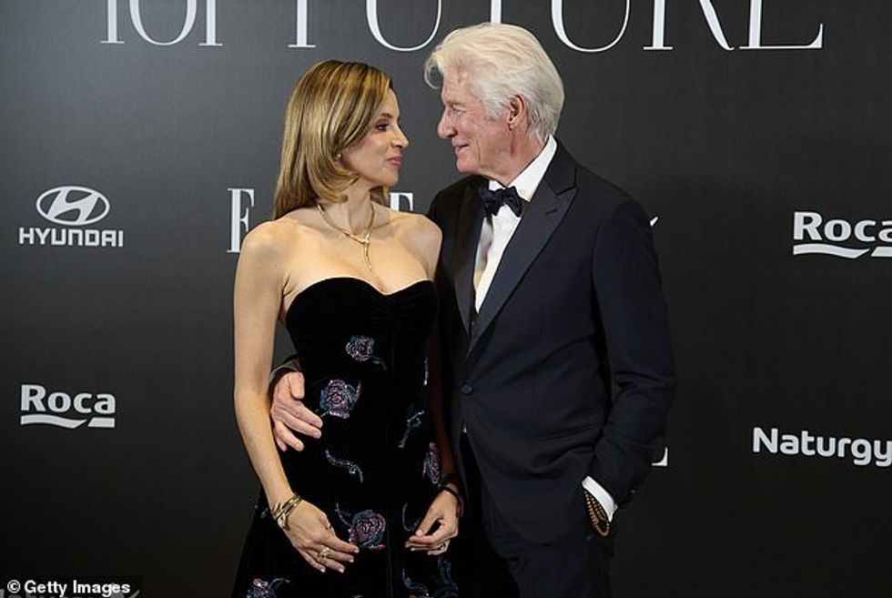 92568505 14308075 The couple s outing is their first time seen in public since the a 77 1737454467339