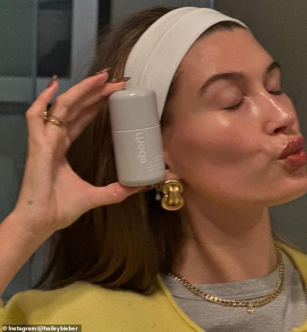 92636119 14141785 Over the course of her album she seized the opportunity to plug m 13 1732915509475