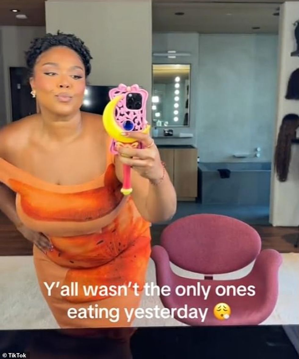 92644079 14142631 The day after the holiday the 36 year old singer took to TikTok m 28 1732941017156