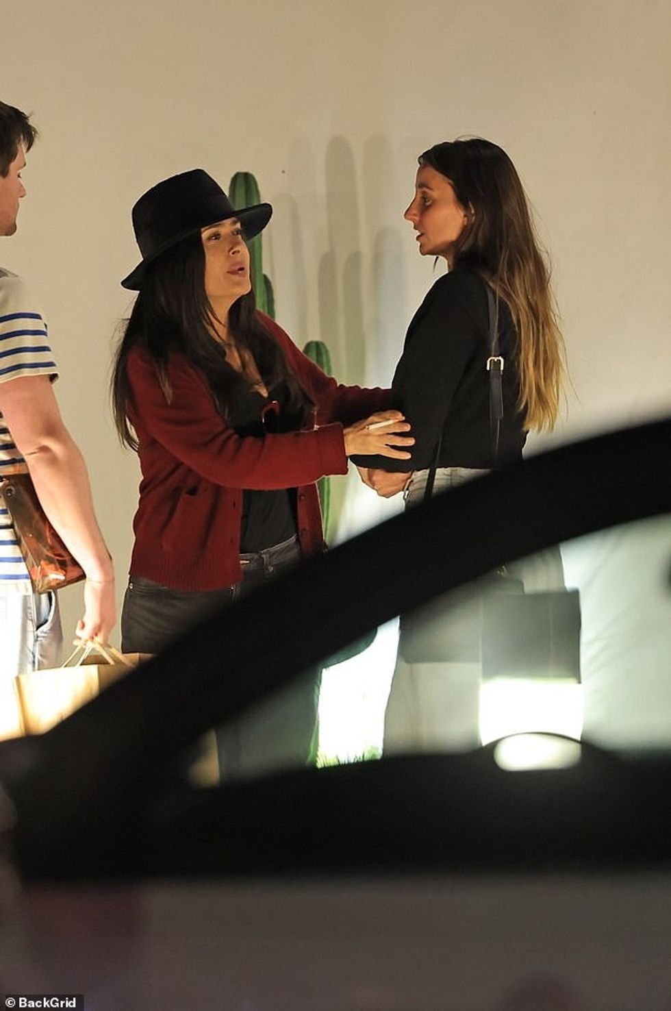 92653191 14143621 The Oscar nominee was spotted talking to a young woman at the ma a 25 1732993299624