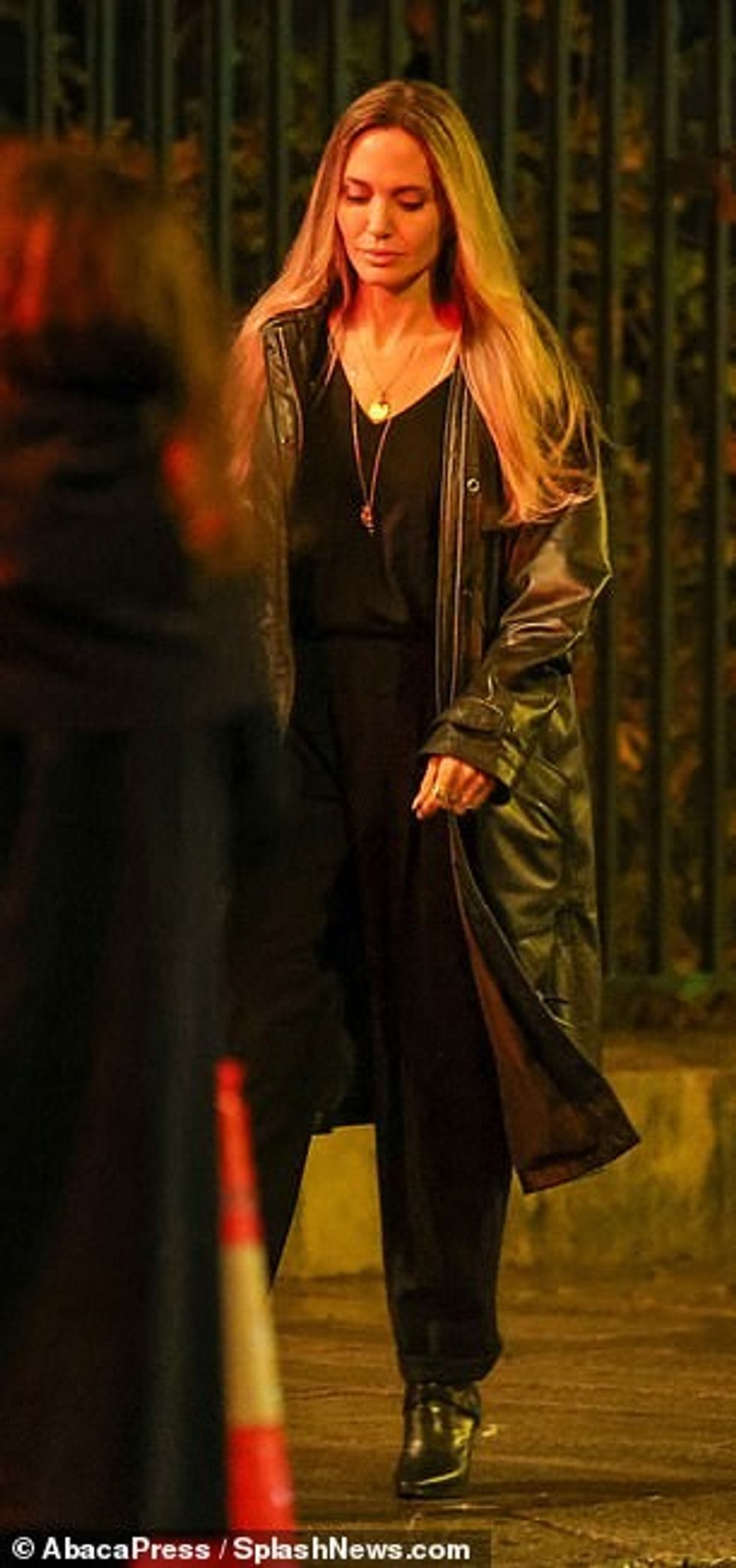 92903745 14168361 Angelina bundled up against the cool weather in a longline black a 35 1733582227384