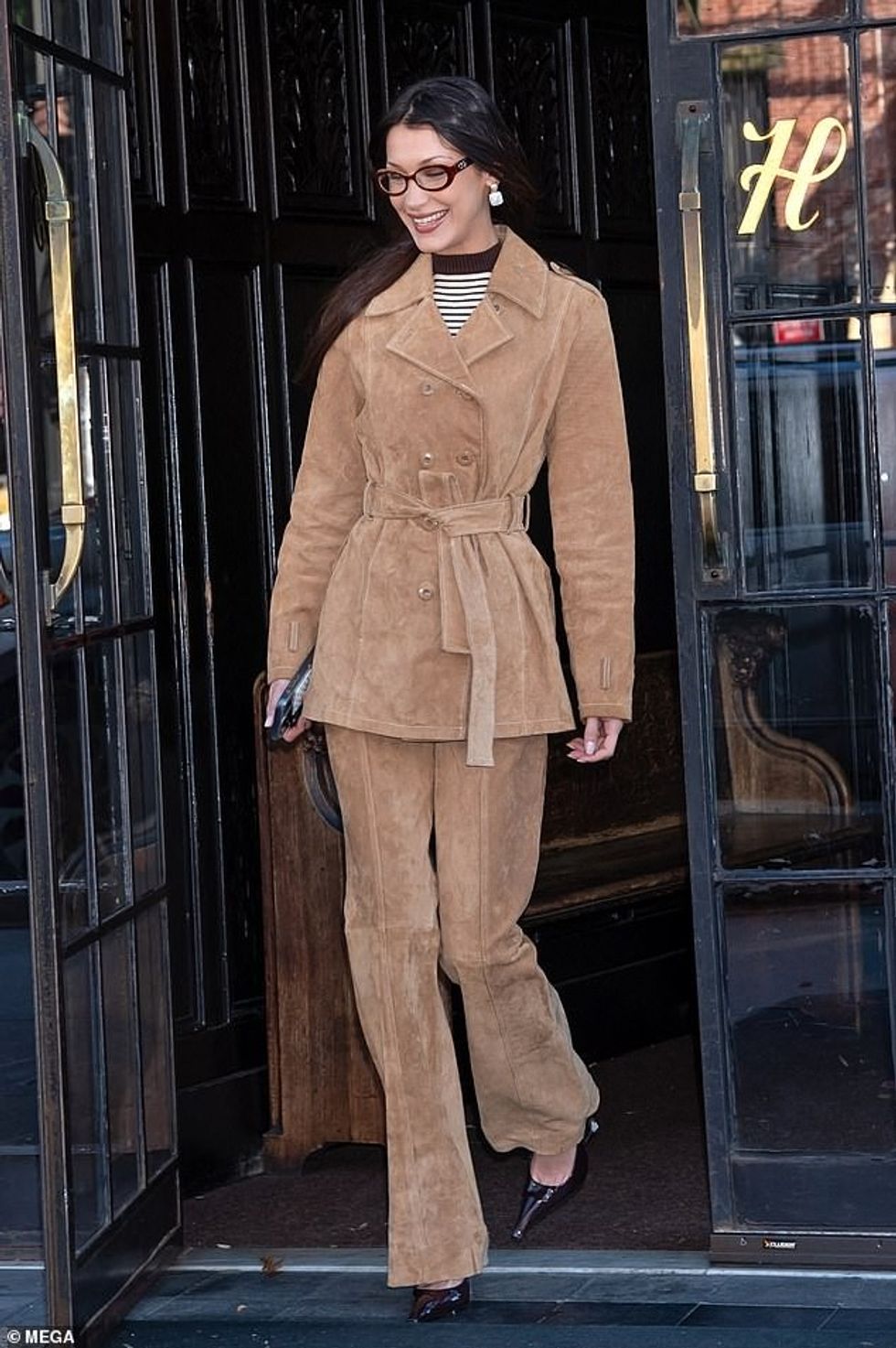 93101387 14187899 Bella Hadid clearly had her Yellowstone cameo on her mind as she a 22 1734047605885