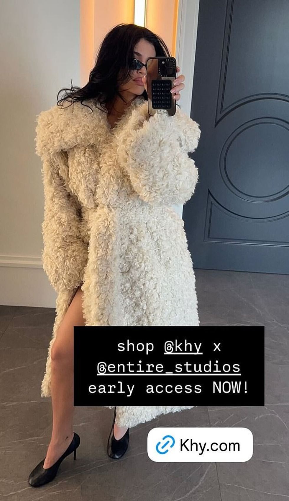 93102867 14187939 Jenner has been teasing Khy s collaboration with Entire Studios a 2 1734054867977