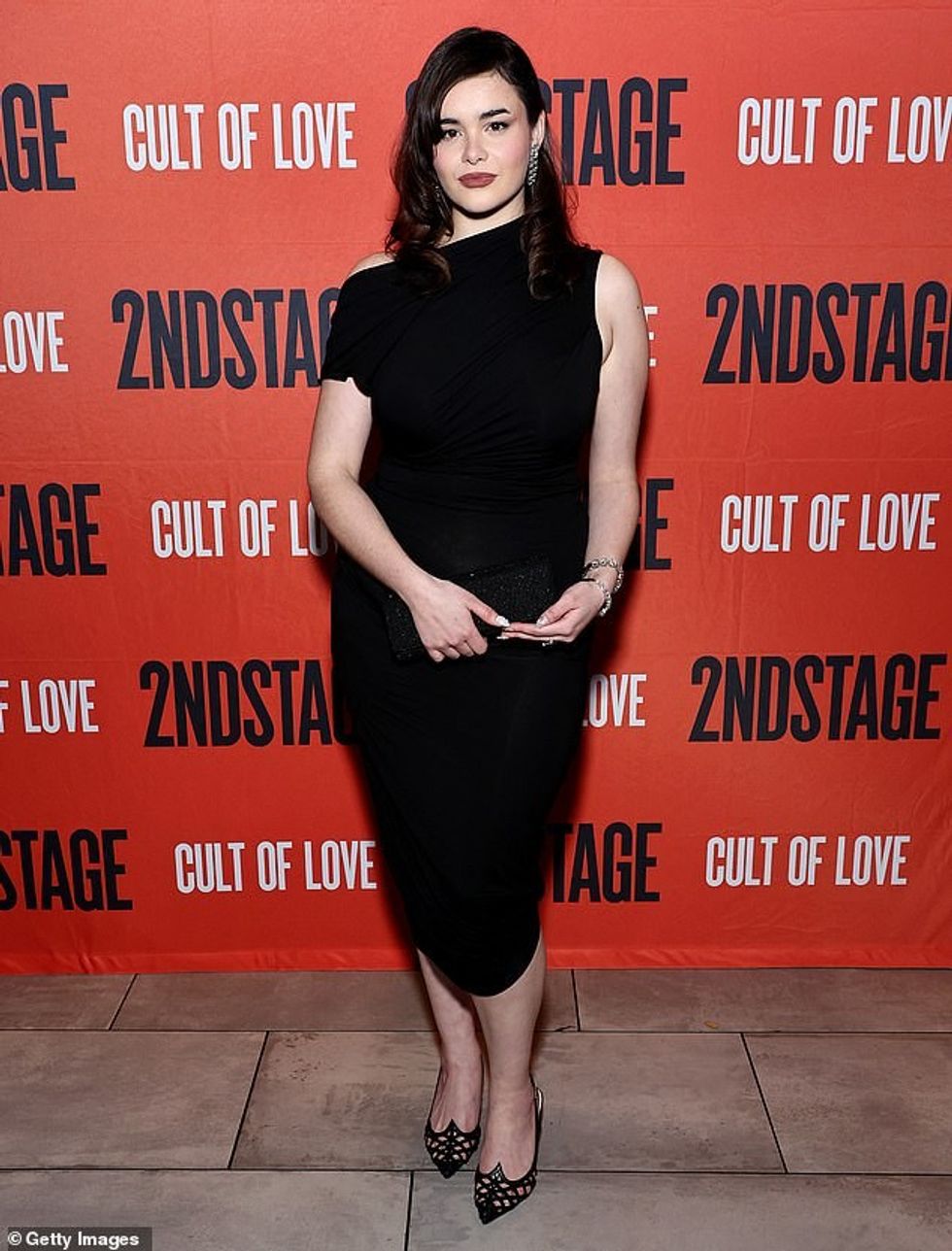 93129167 14190687 Euphoria star Barbie Ferreira looked fantastic on Thursday in Ne m 64 1734114226645