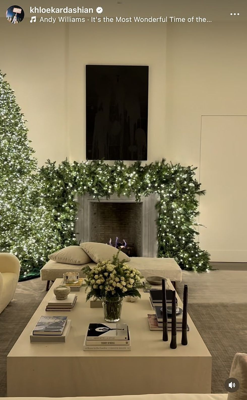 93317465 14210497 Khloe Kardashian shared a video of her stunning holiday decorati a 24 1734624076191