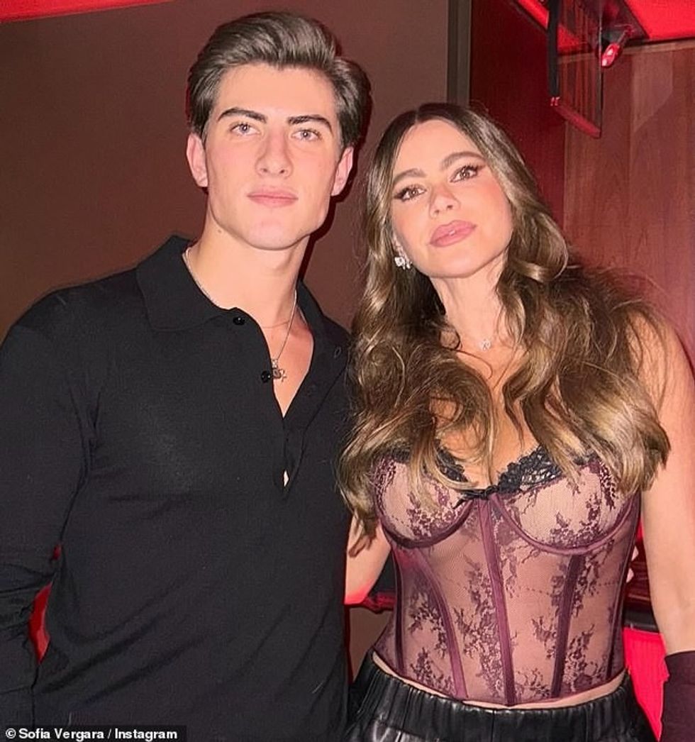 93350751 14213711 Sofia also slipped into a pair of black leather trousers which w a 90 1734695922133