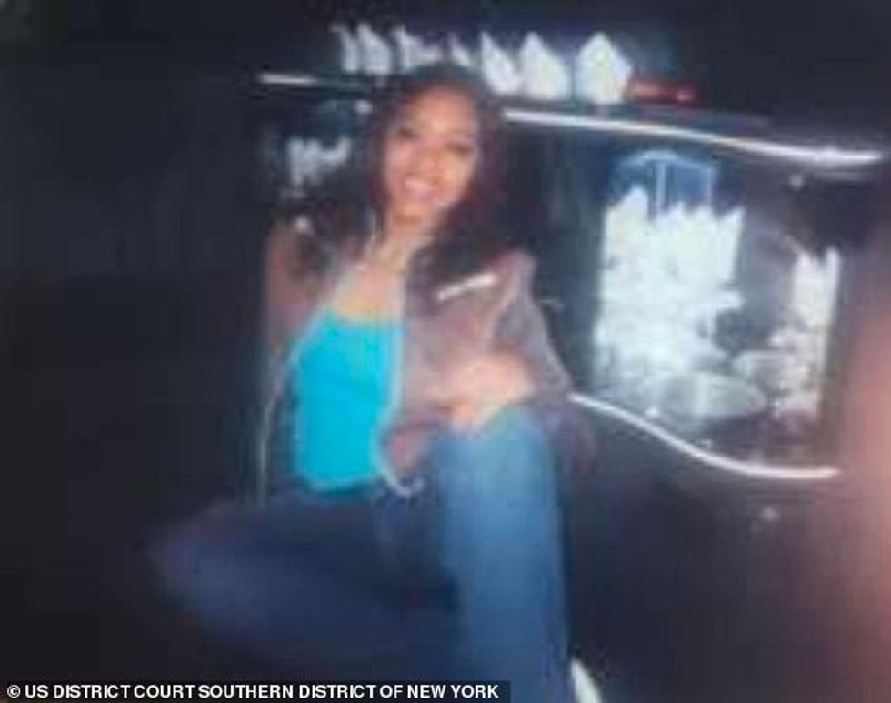 93373291 14215923 Grayson s lawsuit includes photos purporting to show her at Comb m 4 1734746540900