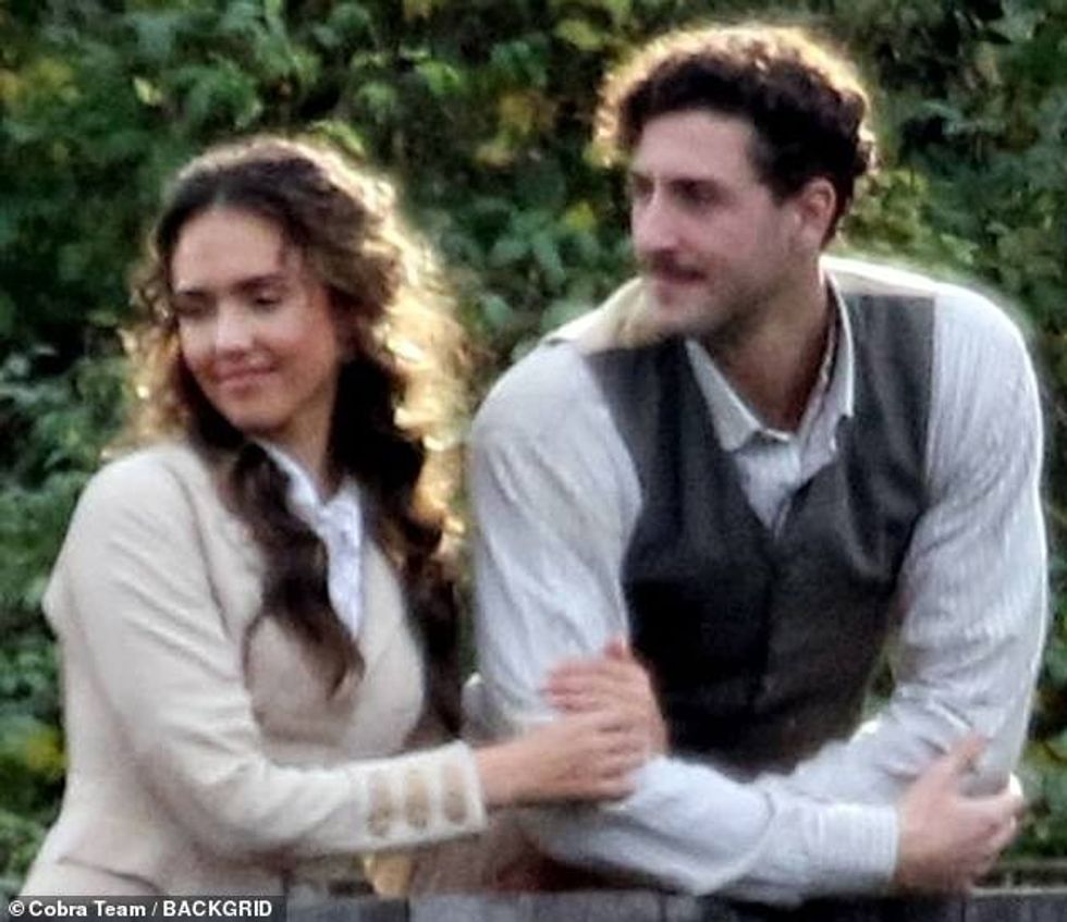 93373697 14216049 Both Jessica and Lorenzo were in period costumes designed to tra m 56 1734751765996