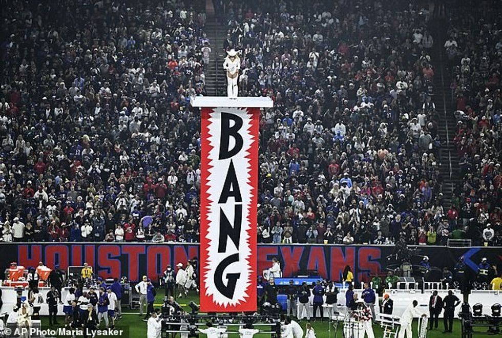 93487089 14228913 Of that group 24 3M average minute audience were watching the fo a 32 1735270319354