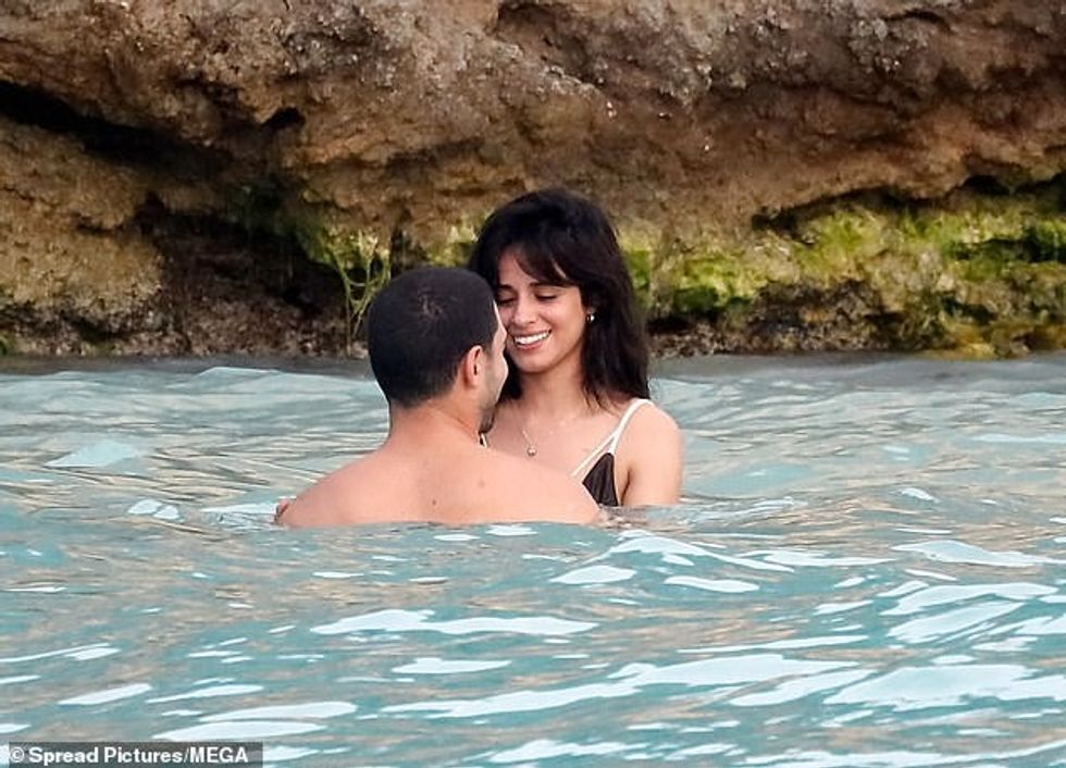 93755995 14252109 During their couple s trip the Havana singer appeared to be enam a 2 1736099033490