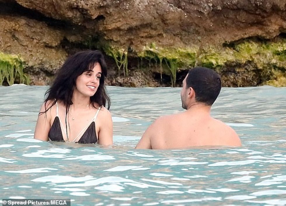 93756017 14252109 She left down her long chocolate brown locks in perfect beach wa a 3 1736099033640