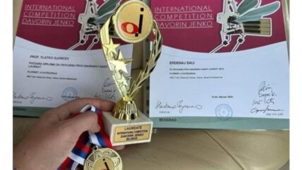 9489A7E3 63F4 4288 915B 8FA848D0AC86 1