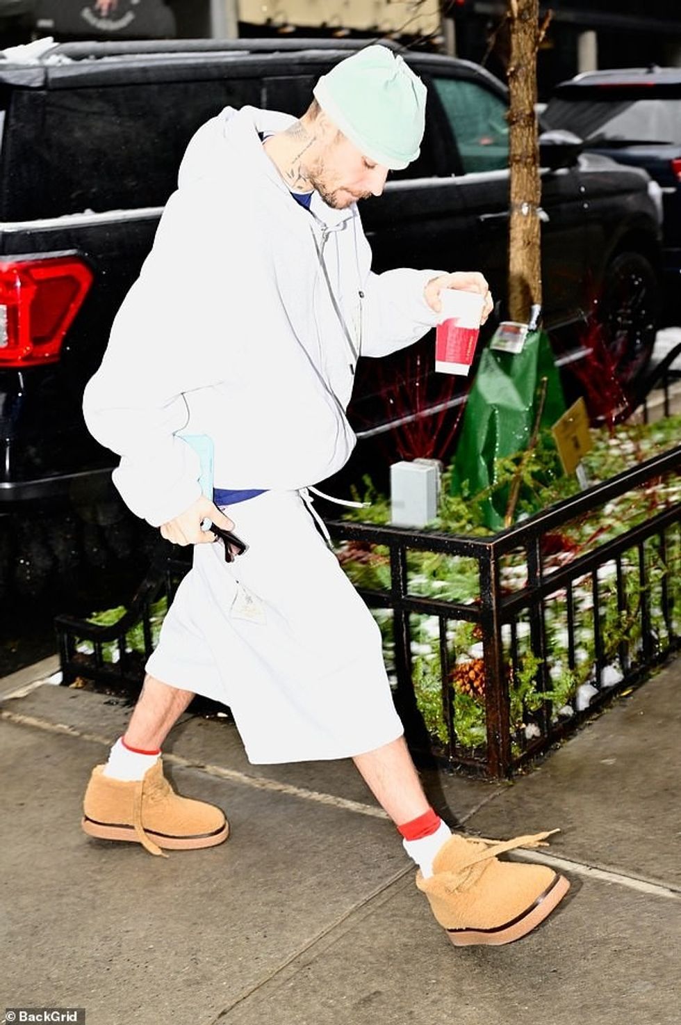 94943215 14369575 Noticeably missing on the outing was his wife Hailey Bieber as h a 138 1738870979003