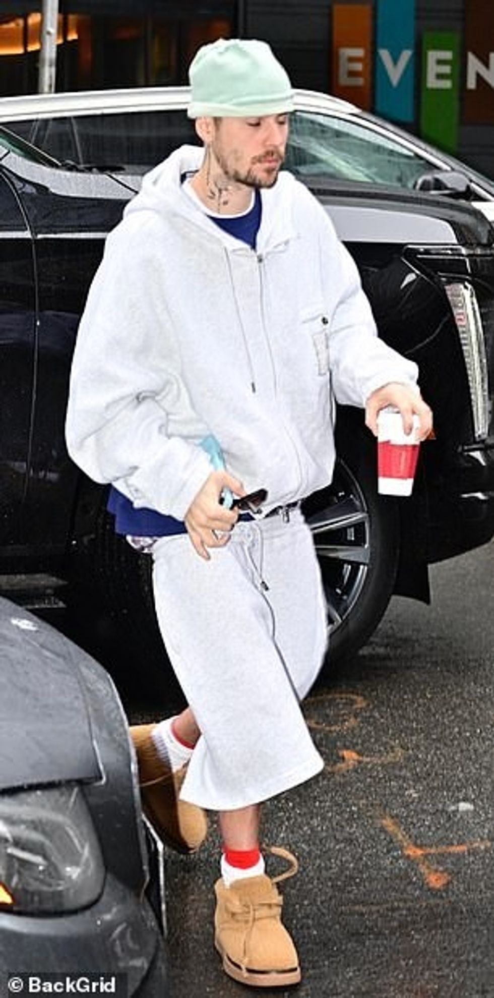 94943219 14369575 He teamed the look with a light grey full zip up hoodie over a b a 132 1738870978647