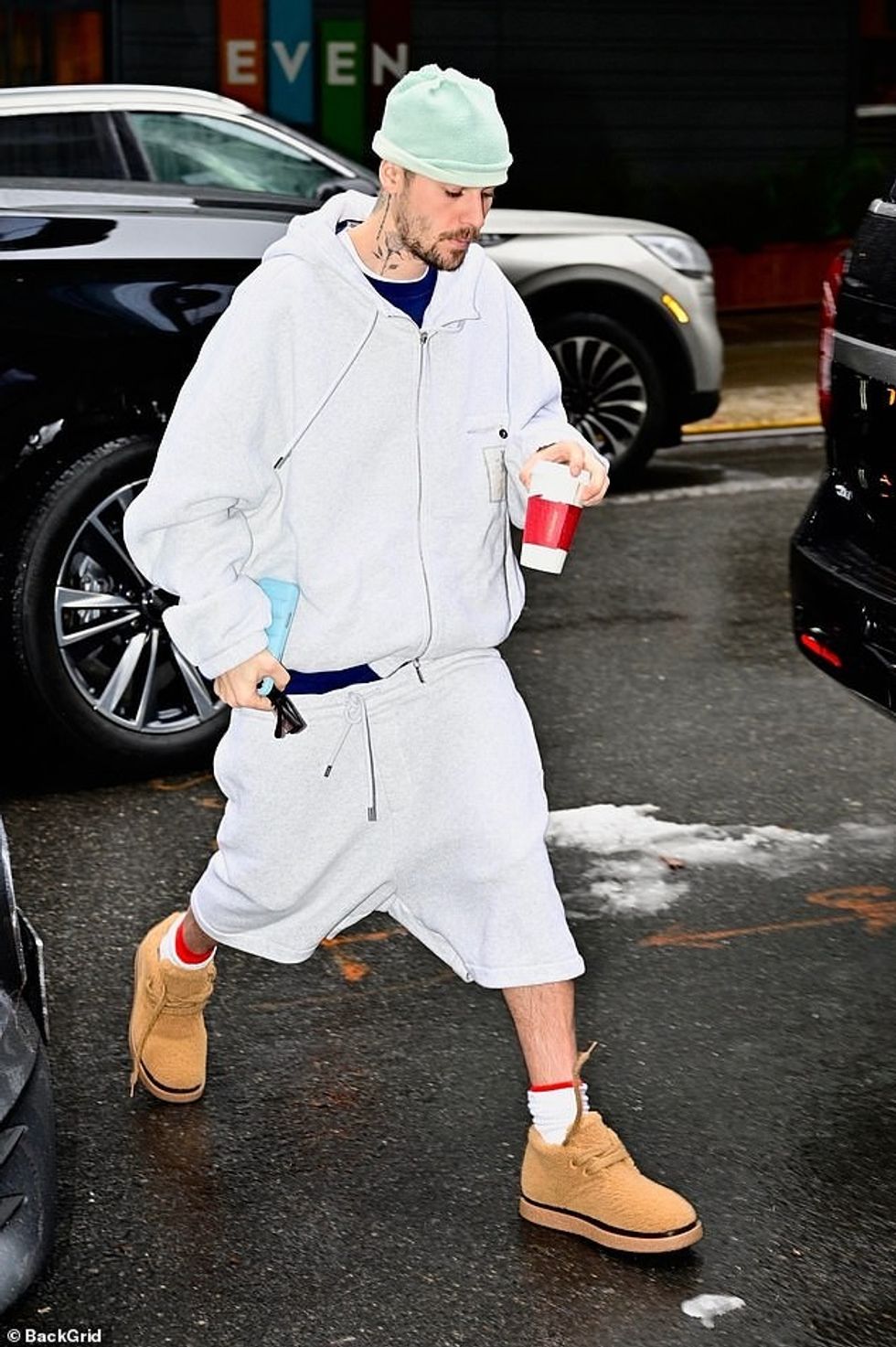 94943227 14369575 Justin Bieber flashed his boxers and had a rather scruffy look a a 131 1738870978647