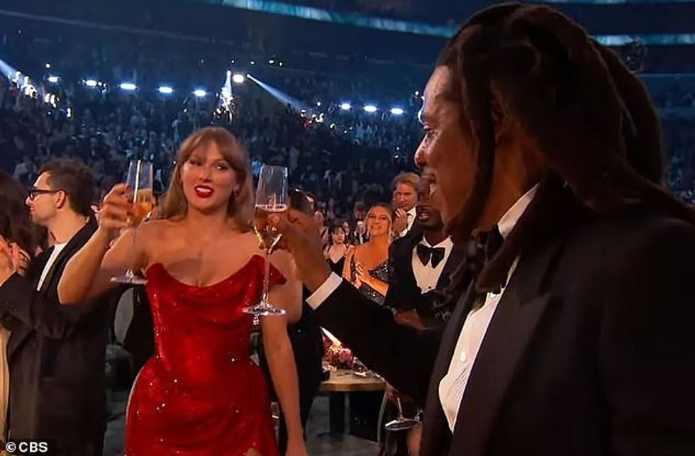 94989901 14374309 As Taylor walked away she said something about the Lemonade sing a 66 1738974517774