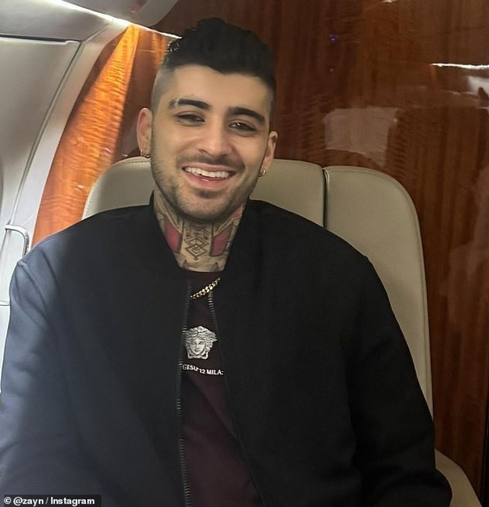 95010837 14376251 Zayn Malik 32 said a heartfelt goodbye as the U S and U K dates a 5 1739054177274