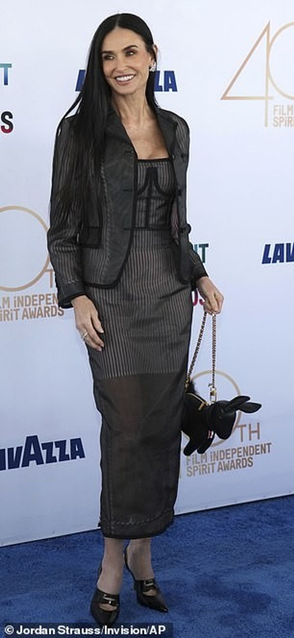 95484747 14425513 Moore turned heads ahead of the ceremony wearing a sheer black d a 67 1740267832965