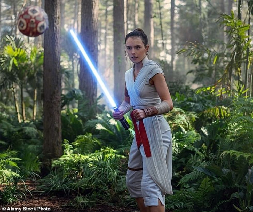 95560223 14433471 There is no salary disclosed for Daisy who used to pull pints be m 33 1740478218437