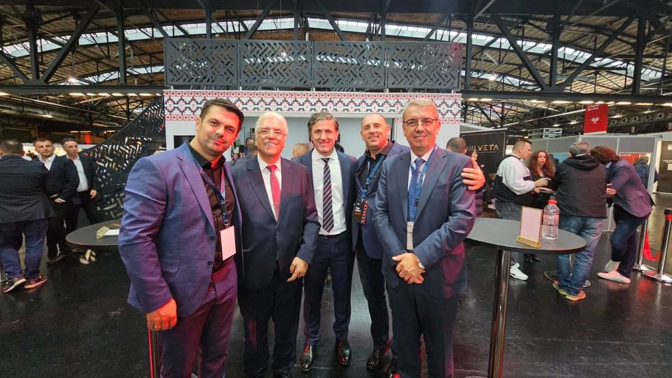 956b781c 3076 4b13 9bca 183c2237c3a1