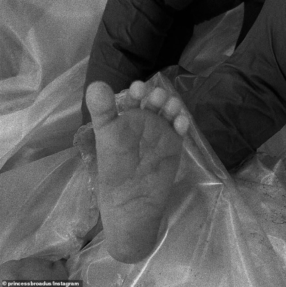 95714251 14449735 Sharing with her 710 000 followers the star uploaded a single cl a 68 1740812630776