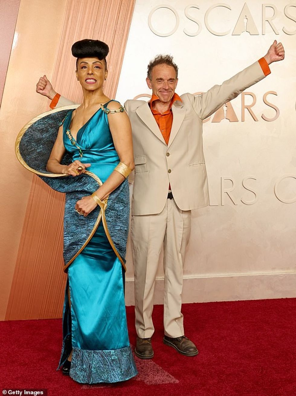 95770103 14448425 Kayo Shekoni and Johan Grimonprez stood out on the red carpet pe a 13 1740987710569