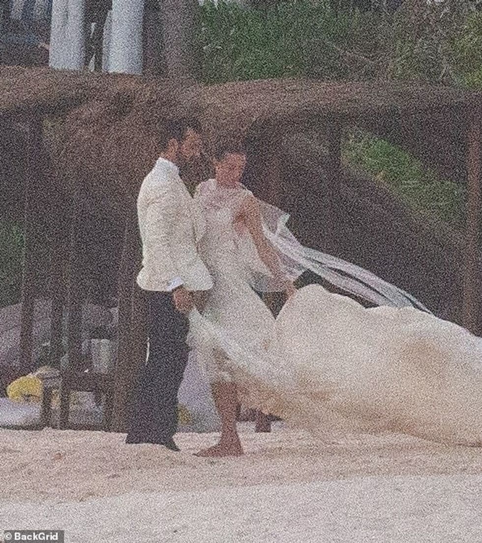 96252823 14505105 Over the weekend the Running Point star 53 secretly tied the kno a 15 1742166124642