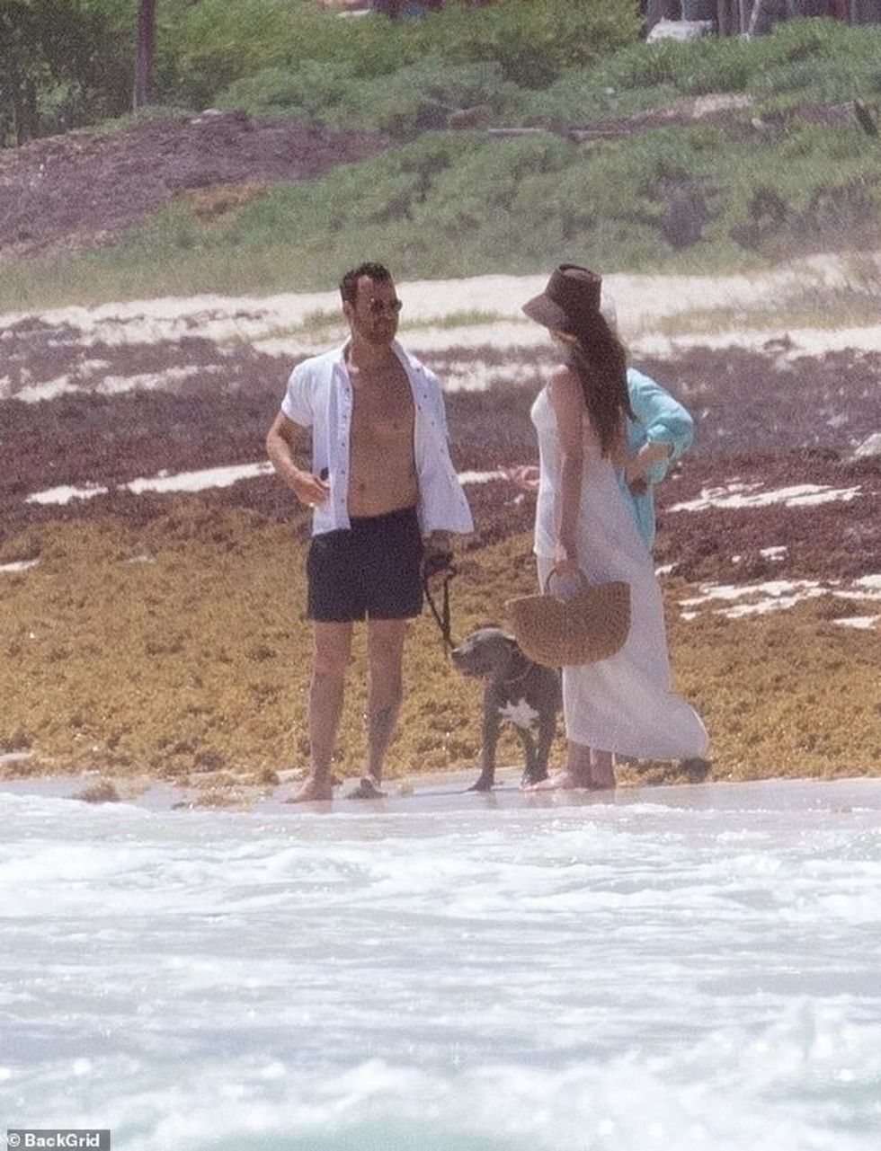 96252863 14505105 Although they kept the guest list very small Theroux s beloved p a 14 1742166124546