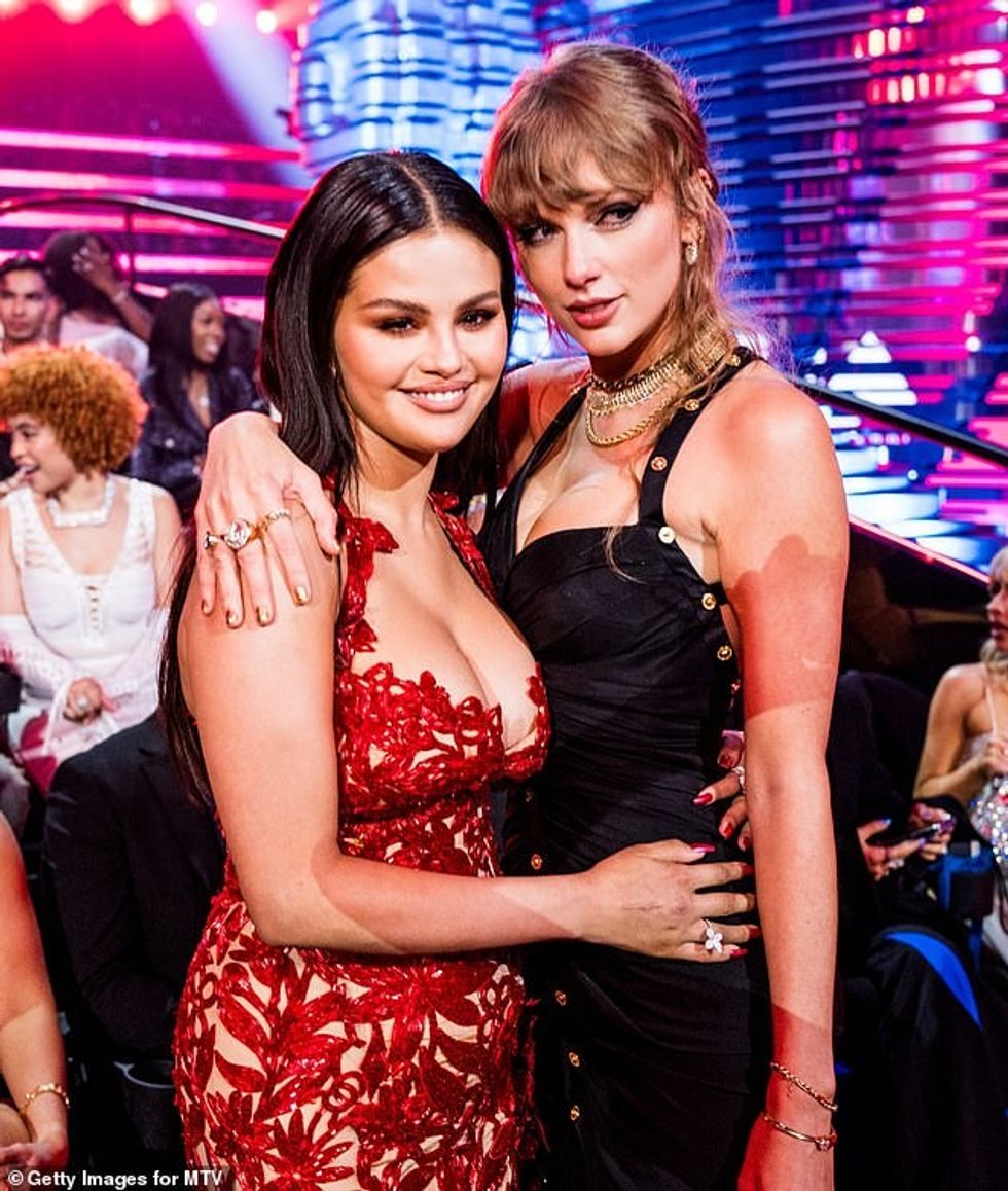 96474195 14527179 Swift and Gomez have been friends for more than a decade first m a 16 1742685367480