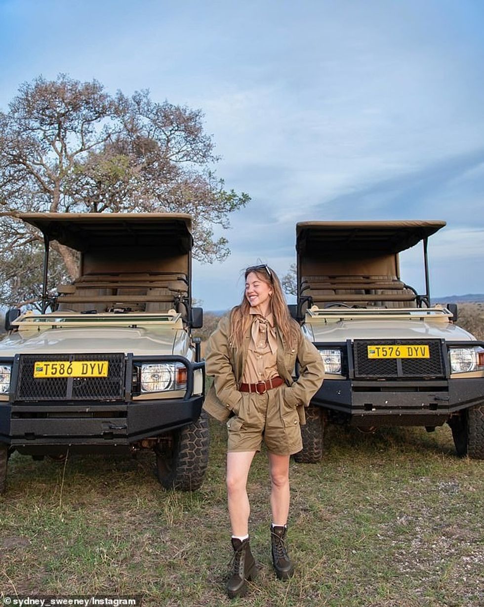 96475923 14527279 Sydney Sweeney enjoyed an African safari without her fianc amid a 36 1742690504800