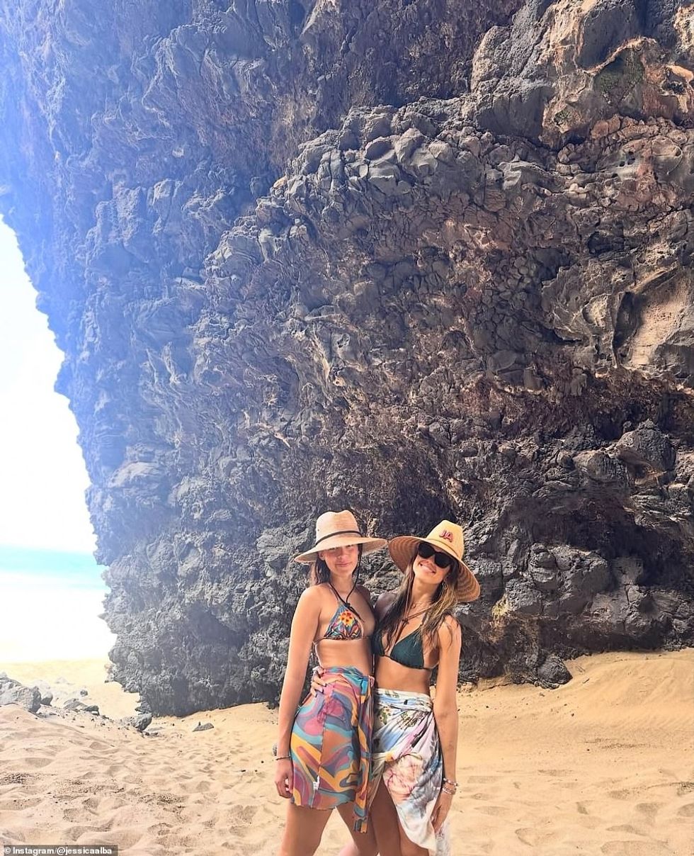 96924181 14572019 Jessica Alba is enjoying a girls getaway with daughter Honor and a 47 1743781065499