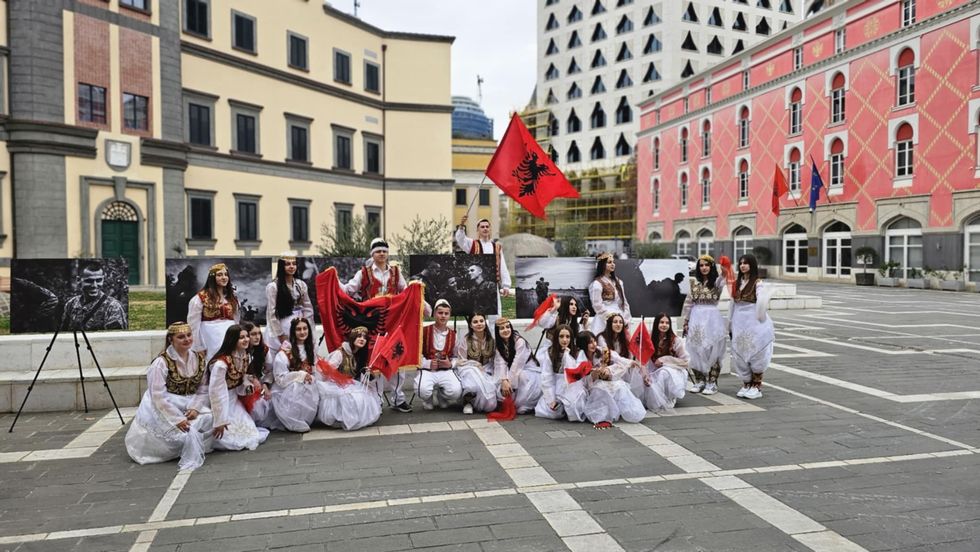 96dc7edc 3718 474b 9de5 3bda51e44ce9