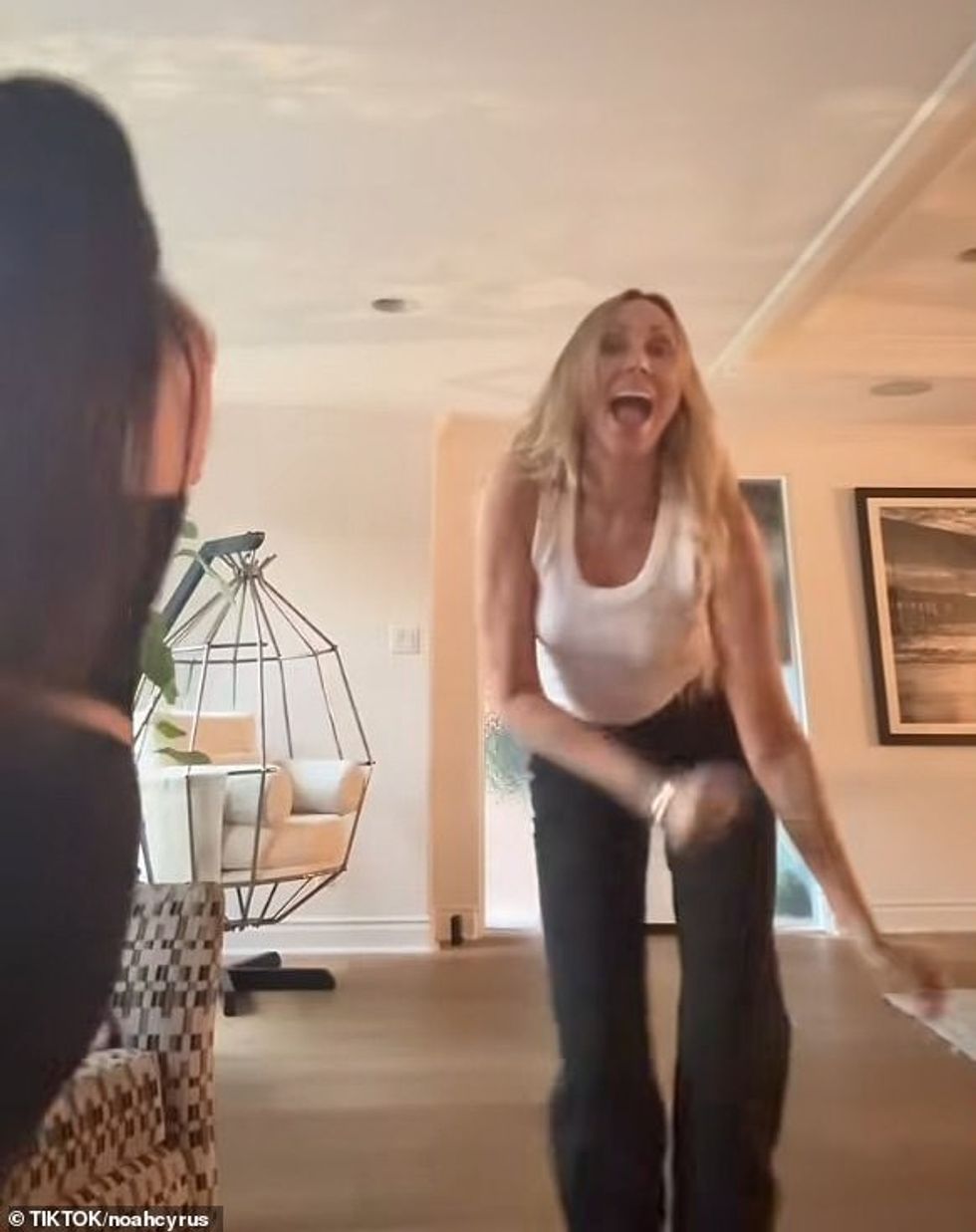 97154731 14597265 On Wednesday Noah whose superstar sister Miley released a new so a 29 1744333454882