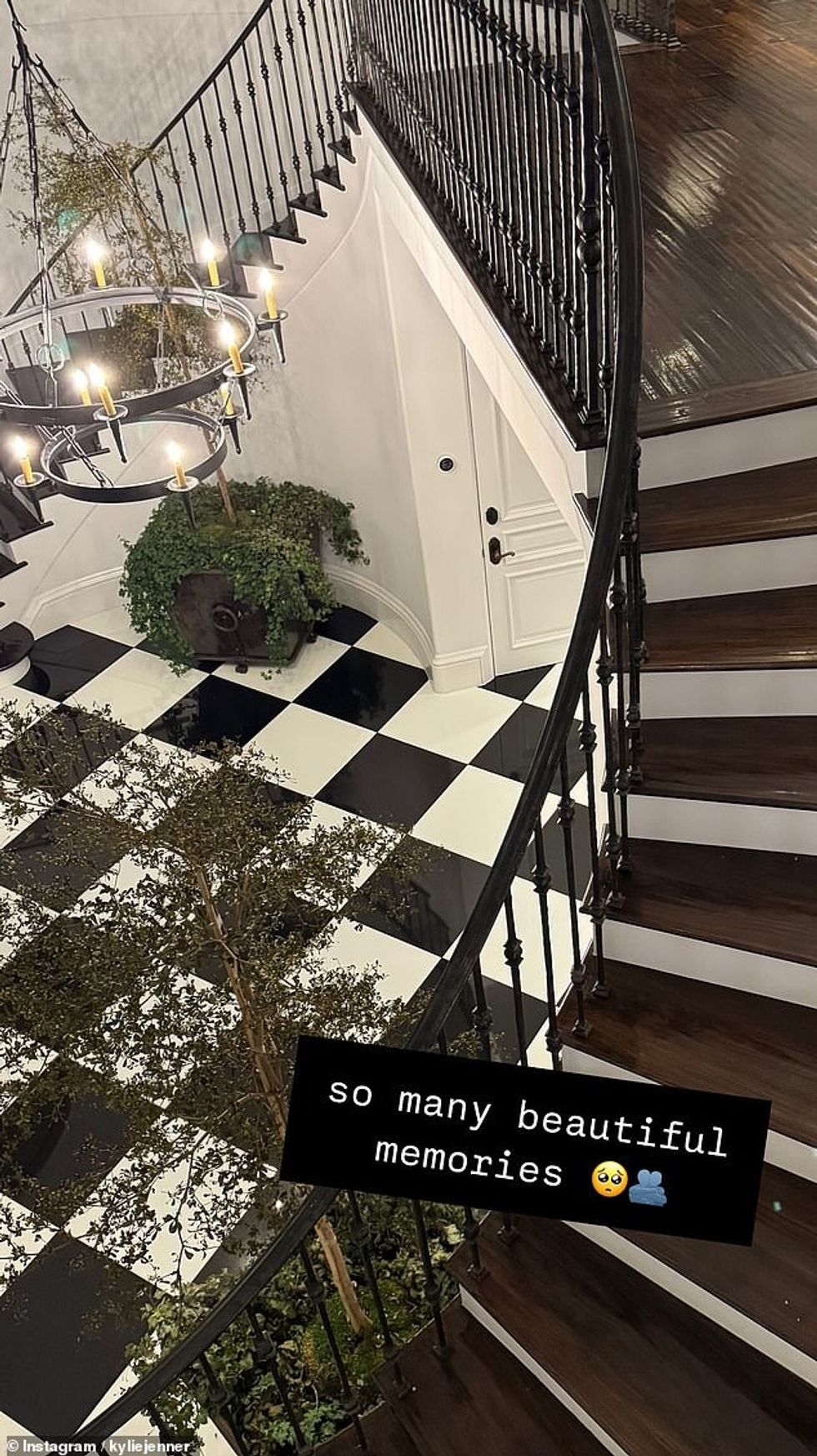 97176723 14599641 So many beautiful memories Kylie captioned over a snap of the b a 51 1744390149149