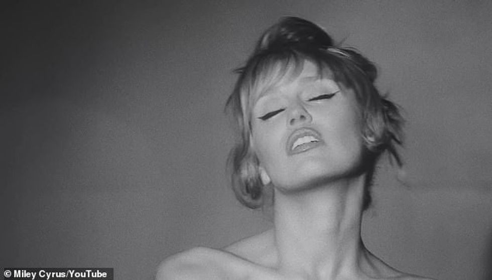 98234639 14696917 The song follows her recent three releases Prelude Something Bea a 15 1746825407588