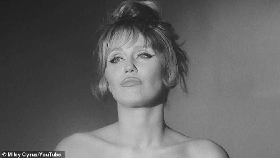 98234657 14696917 As the video began the Grammy winner 32 shed tears as she sang I a 131 1746824203355