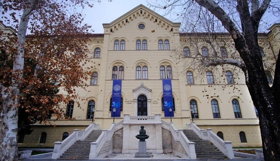 982dc300 6d73 42ff 8299 748da14426f4