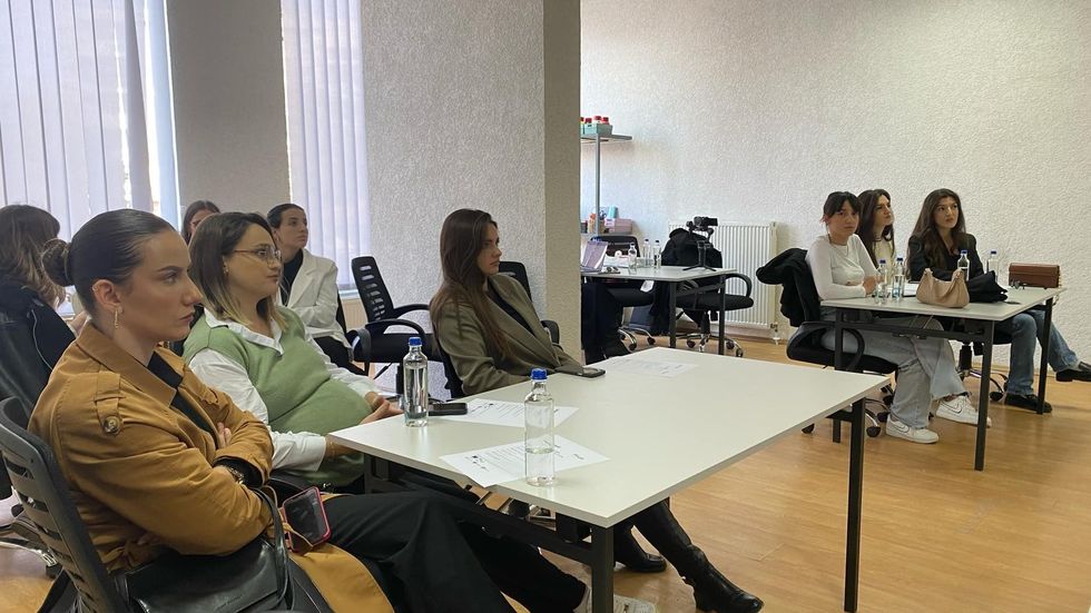 9e4a2ce1 c6e7 4641 9d90 494c51f879ec