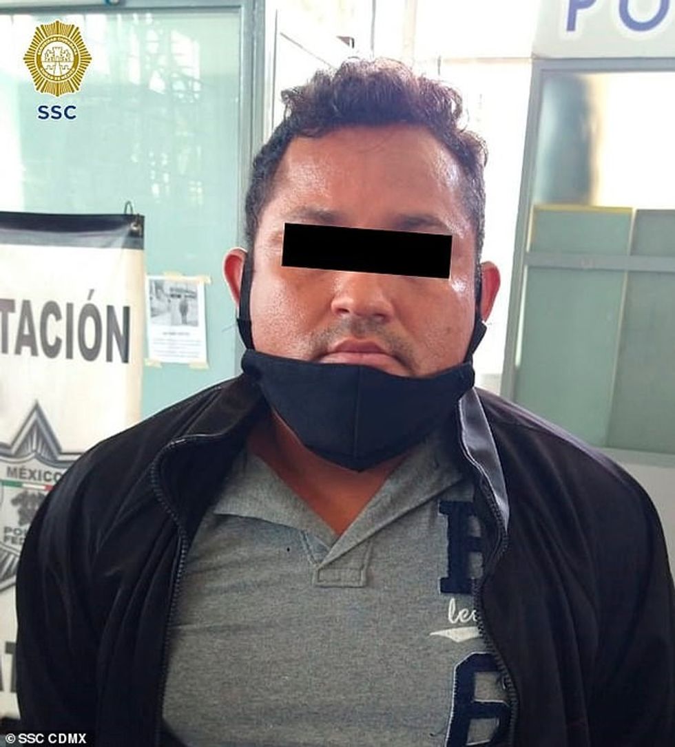 A 35-year-old man was arrested last Friday at a bus station in Mexico City with a gun hidden in between two rolls of bread