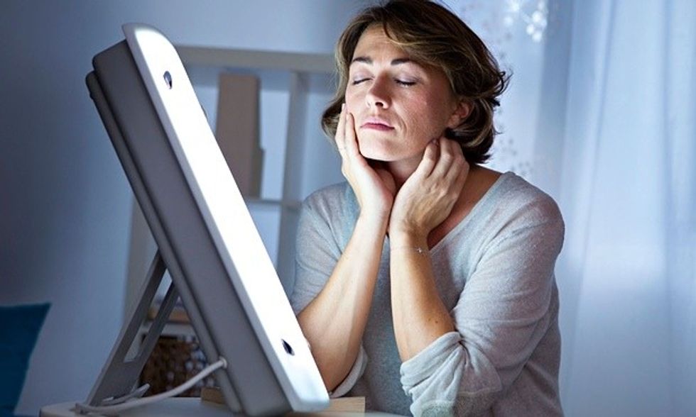 A woman using a light box 010