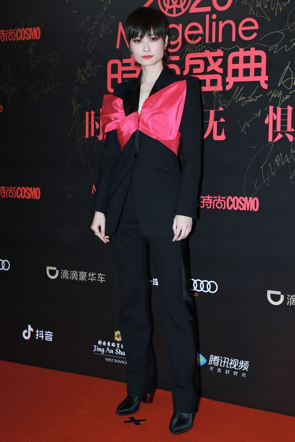 actress li yuchun attends 2020 cosmo glam night on december news photo 1607337764