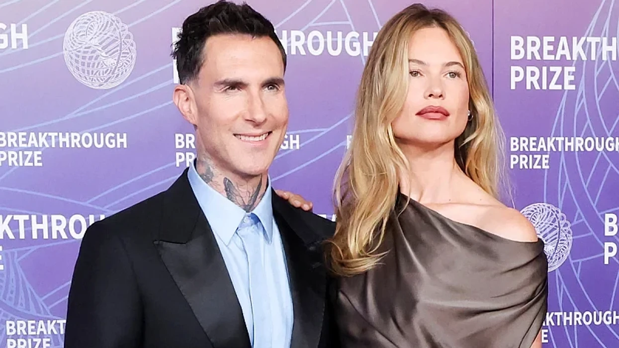 Adam Levine tregoi një "fytyrë të re" gjatë një takimi me gruan e tij - në internet, fansat po pyesin veten se çfarë i ka ndodhur